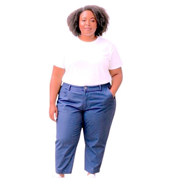 Sag Harbor Women's Stretch Navy Capris. Size 18W - Picture 2 of 8